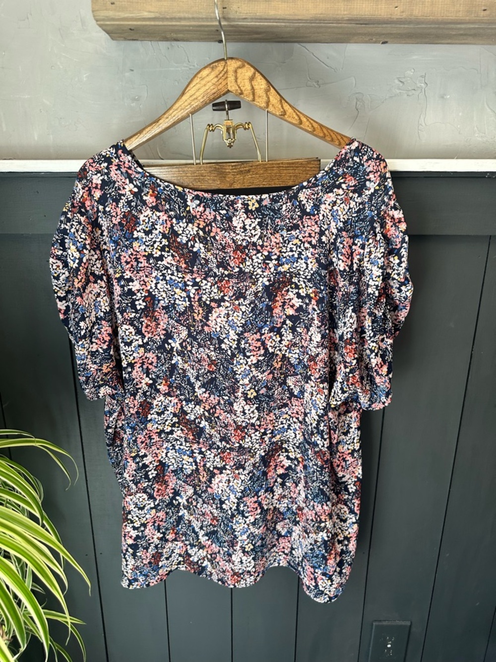 Maurices Navy Top with Pink, Blue and White‎ Floral Print Short Sleeve size 3X